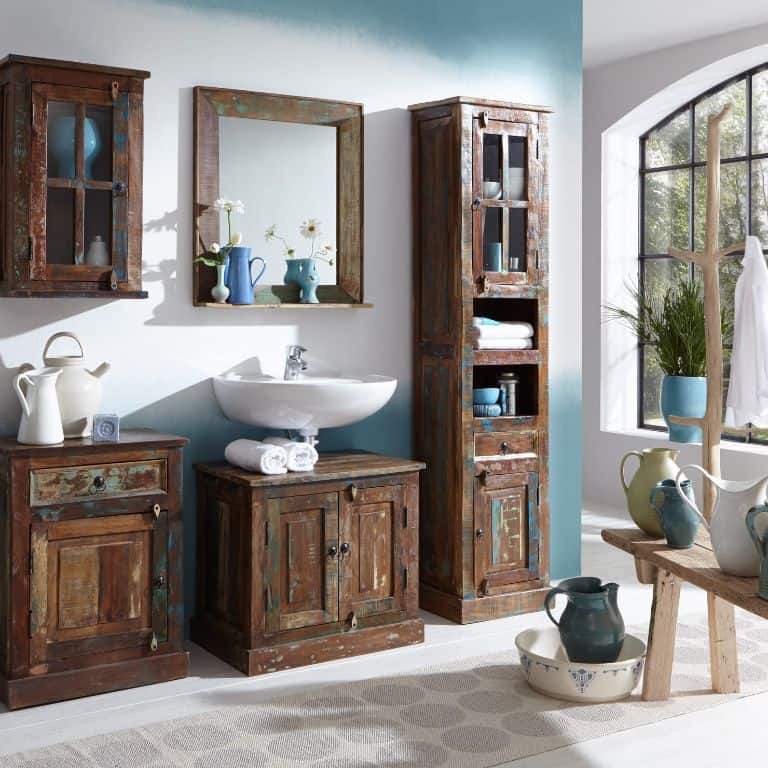 Altholzmöbel für das Bad