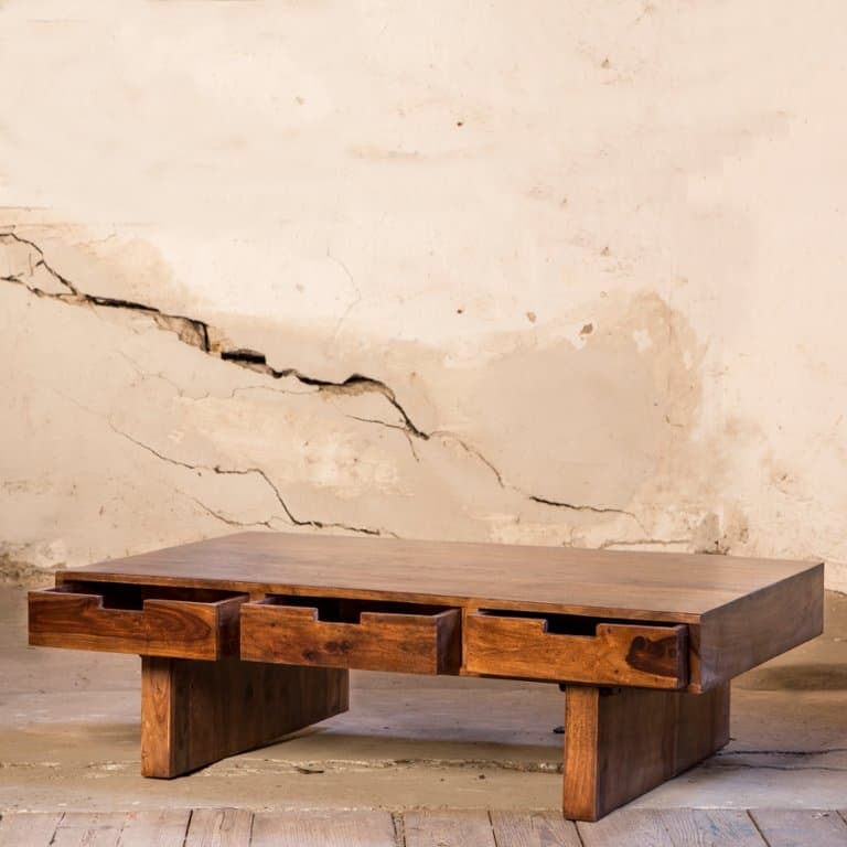 Couchtisch mit Schubladen