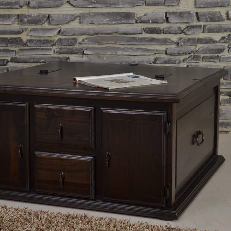 Truhentisch im Kolonialstil